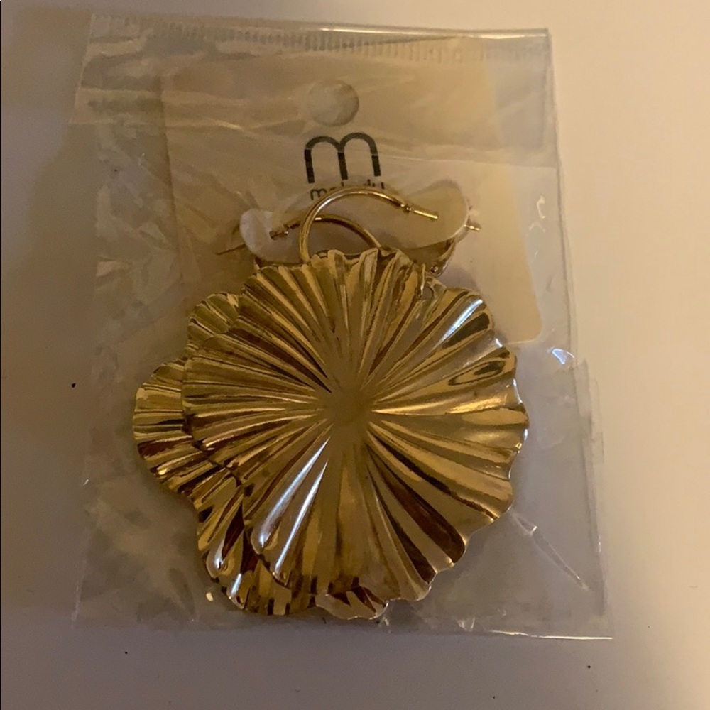 Brand new gold earrings